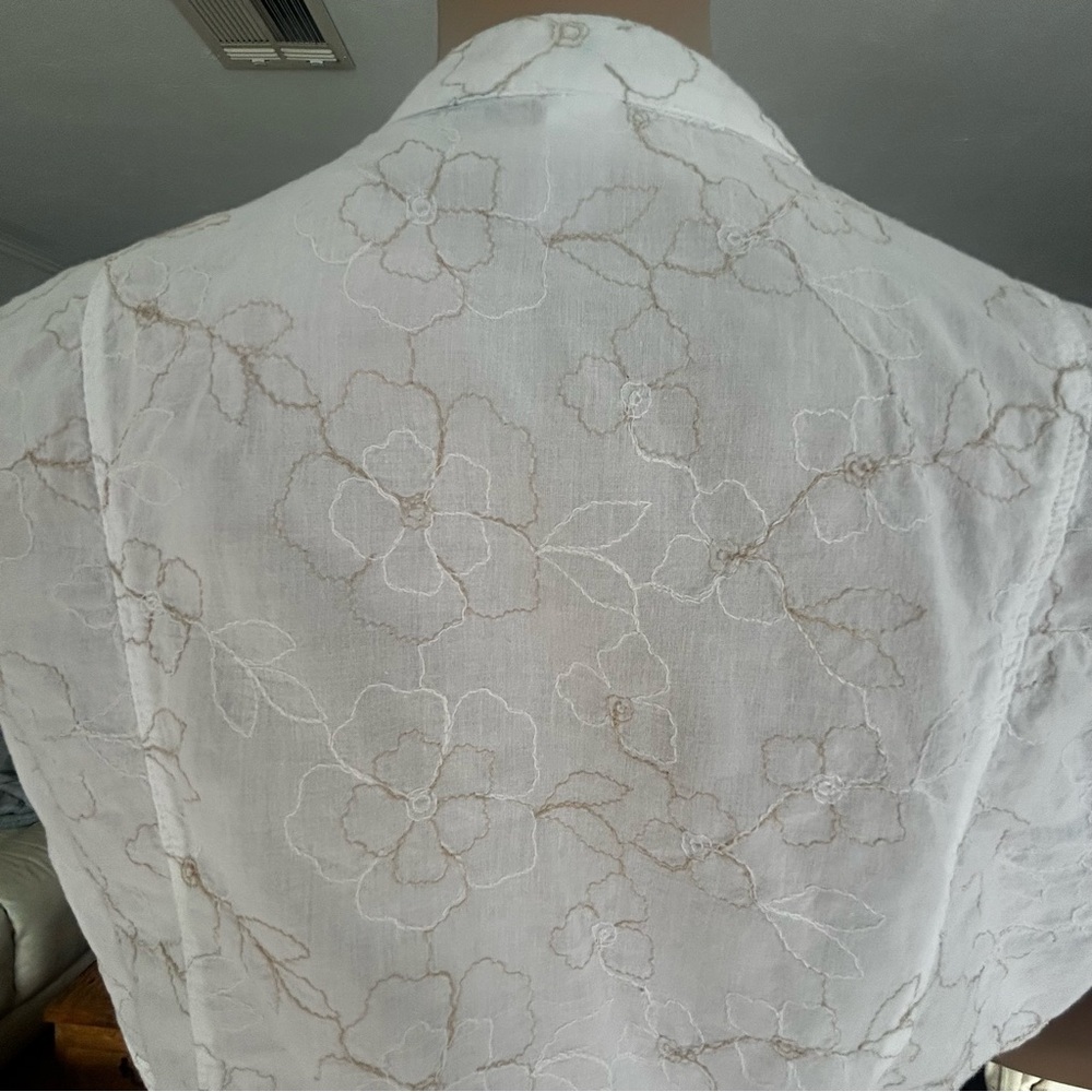 Old Navy Perfect Fit White Embroidered Button Down Blouse Top M 3/4 Sleeve - Picture 12 of 12